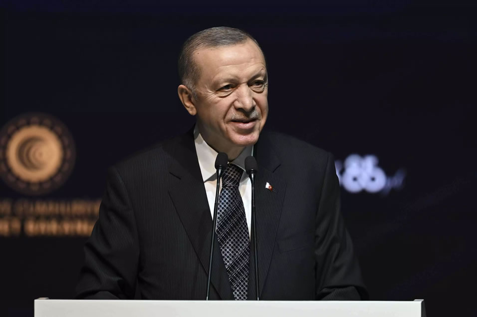 Cumhurbaşkanı Recep Tayyip Erdoğan, ATO Congresium’da düzenlenen Yüz Yüze Türkiye Esnaf Buluşması programına katılarak bir konuşma yaptı